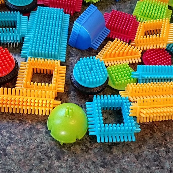 Toys Building Items - Picture 2 of 3